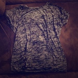 Gray and black tee
